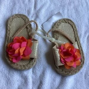 🩶3/$20 5/$30 7/$40🩶Girls Sz 4 Sandals